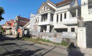 Rumah Mewah Tahap Finishing Dekat Manahan Solo