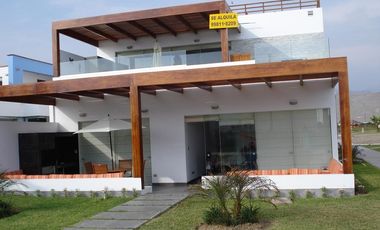 EN VENTA CASA DE PLAYA EN TRES ISLAS UBICADA EN EL KM. 68 DE LA PANAMERICANA SUR (ENTRADA POR CHILCA)