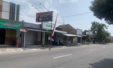 RUMAH STRATEGIS BISA JADI RUKO – LOKASI PREMIUM HANYA 50 METER DARI PEREMPATAN KANIGORO BLITAR
