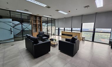 Disewakan Office space dengan Interior mewah sudah full furnish di The Smith, Alam sutera