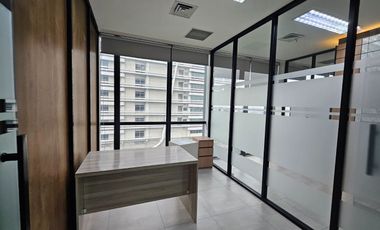 Disewakan Office space dengan Interior mewah sudah full furnish di The Smith, Alam sutera