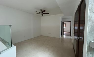 Renta casa - Campos Elíseos Sector 2