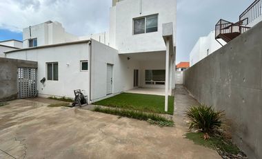 Renta casa - Campos Elíseos Sector 2