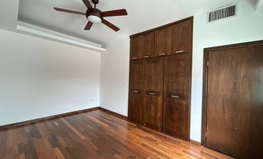 Renta casa - Campos Elíseos Sector 2