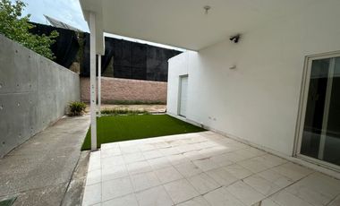 Renta casa - Campos Elíseos Sector 2