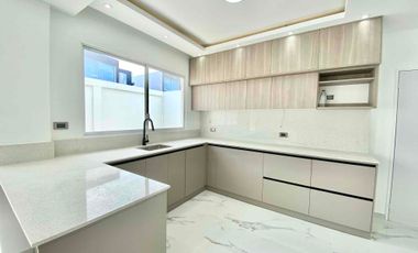 Casa en alquiler – Urbanización Romana,  Norte de Manta