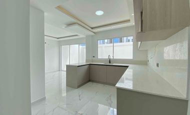 Casa en alquiler – Urbanización Romana,  Norte de Manta