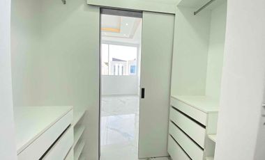 Casa en alquiler – Urbanización Romana,  Norte de Manta