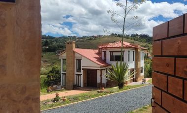 Venta casa 3 niveles a 800 m del pueblo de Villa de Leyva