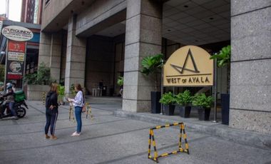 Spacious 1-BR Condo Unit at West of Ayala Makati - Fully Furnished