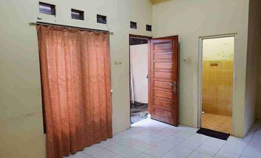 Di sewakan cling bersih nyaman 2 mobil bisa cluster eksklusif solo.