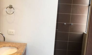 Espectacular casa de 5 niveles en Chía. ENCENILLOS DE SINDAMANOY  Esta espaciosa casa es ideal para quienes buscan comodidad y una vista inigualable.