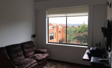 Espectacular casa de 5 niveles en Chía. ENCENILLOS DE SINDAMANOY  Esta espaciosa casa es ideal para quienes buscan comodidad y una vista inigualable.