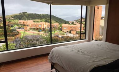 Espectacular casa de 5 niveles en Chía. ENCENILLOS DE SINDAMANOY  Esta espaciosa casa es ideal para quienes buscan comodidad y una vista inigualable.