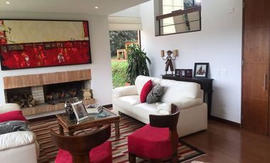 Espectacular casa de 5 niveles en Chía. ENCENILLOS DE SINDAMANOY  Esta espaciosa casa es ideal para quienes buscan comodidad y una vista inigualable.
