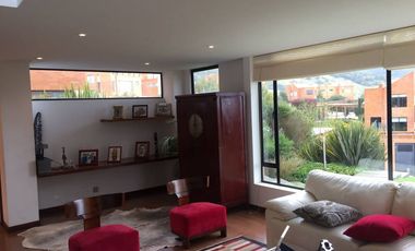 Espectacular casa de 5 niveles en Chía. ENCENILLOS DE SINDAMANOY  Esta espaciosa casa es ideal para quienes buscan comodidad y una vista inigualable.