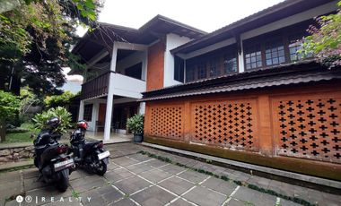 RUMAH BAGUS DI DAGO BANDUNG dengan Sentuhan Bali Harga Nego