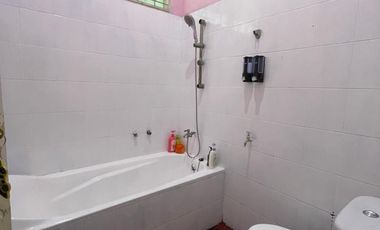 Rumah 3,5 are di Monjok dekat Polsek Selaparang