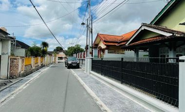 Rumah 3,5 are di Monjok dekat Polsek Selaparang