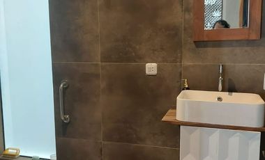 Luxury House for Rent in Laweyan Fully Furnished, 4-Car Carport