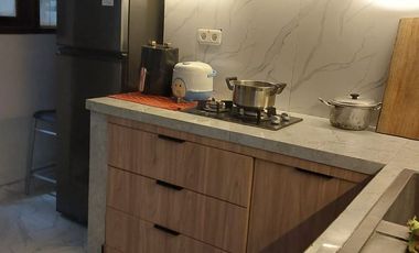 Luxury House for Rent in Laweyan Fully Furnished, 4-Car Carport