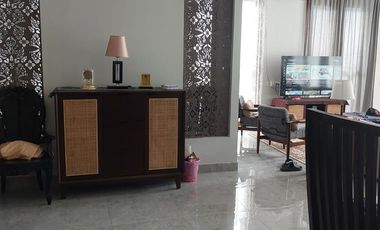 Luxury House for Rent in Laweyan Fully Furnished, 4-Car Carport