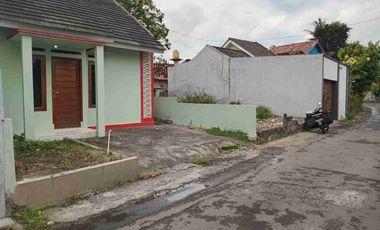 Rumah murah,lokasi di barat Kampus Unnisa, dkt Graha Rocket Chicken