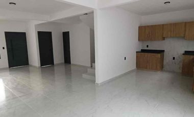 Casa en venta con recámara en planta baja equipada col plan de ayala