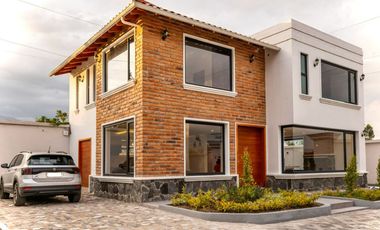 Vendo lujosa casa Cotacachi 180m2