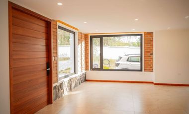 Vendo lujosa casa Cotacachi 180m2