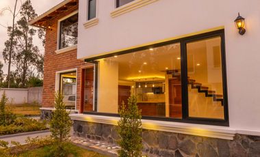 Vendo lujosa casa Cotacachi 180m2