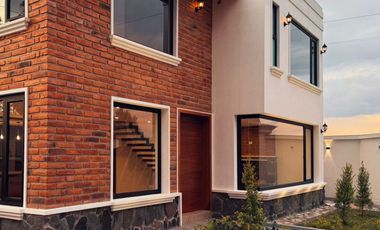 Vendo lujosa casa Cotacachi 180m2