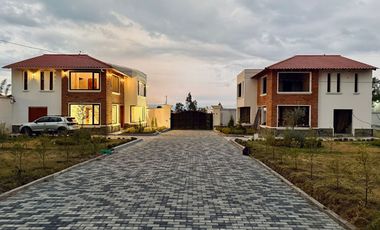 Vendo lujosa casa Cotacachi 180m2