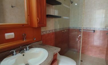 Apartamento en arriendo muy bien ubicado de facil acceso en Pinares