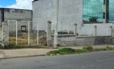 VENDO LOTE COMERCIAL DE 338 M2 EN AMBATO-SECTOR MAYORISTA