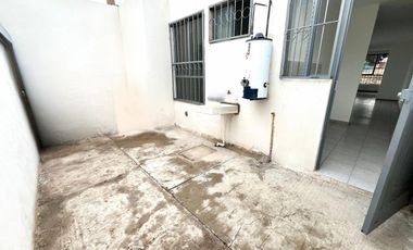 CASA EN VENTA DE UN PISO EN ESQUINA POR VILLAS DE SAN LORENZO