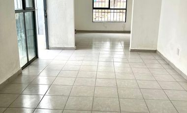 CASA EN VENTA DE UN PISO EN ESQUINA POR VILLAS DE SAN LORENZO