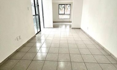 CASA EN VENTA DE UN PISO EN ESQUINA POR VILLAS DE SAN LORENZO