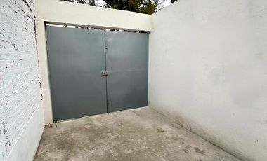 CASA EN VENTA DE UN PISO EN ESQUINA POR VILLAS DE SAN LORENZO