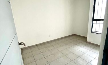 CASA EN VENTA DE UN PISO EN ESQUINA POR VILLAS DE SAN LORENZO