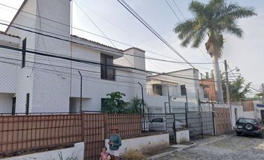 ¡CASA EN REMATE BANCARIO EN LOMAS DE CUERNAVACA, TEMIXCO!