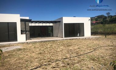VENTA DE  PROPIEDAD EN  YUNGUILLA CON 1000m de terreno con casa por estrenar