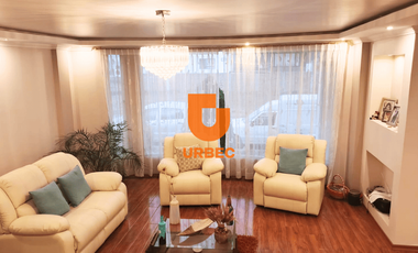 CASA MODERNA CON JARDIN Y BBQ DE VENTA EN ZONA EXCLUSIVA/25URB33