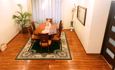 CASA MODERNA CON JARDIN Y BBQ DE VENTA EN ZONA EXCLUSIVA/25URB33