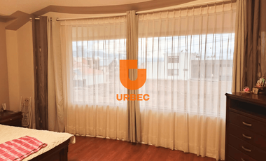 CASA MODERNA CON JARDIN Y BBQ DE VENTA EN ZONA EXCLUSIVA/25URB33