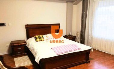 CASA MODERNA CON JARDIN Y BBQ DE VENTA EN ZONA EXCLUSIVA/25URB33