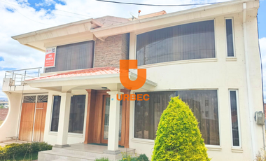 CASA MODERNA CON JARDIN Y BBQ DE VENTA EN ZONA EXCLUSIVA/25URB33