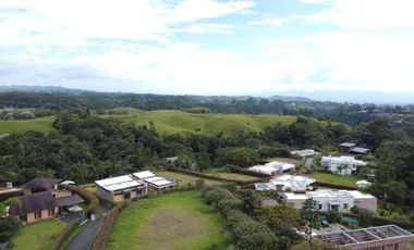 LOTE EN VENTA EN CONDOMINIO EN LA GRAMINEA DE 2.500M2