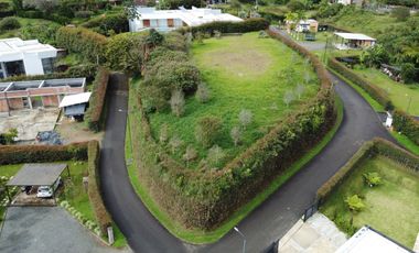 LOTE EN VENTA EN CONDOMINIO EN LA GRAMINEA DE 2.500M2