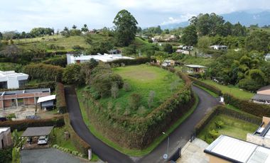 LOTE EN VENTA EN CONDOMINIO EN LA GRAMINEA DE 2.500M2